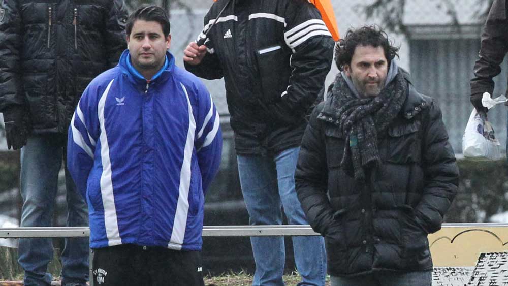 Marcel Hausmann (links) ist nach dem Rücktritt von Kurosh Heidari derzeit Interimstrainer beim SV Münster. Rechts Naser Selmanaj, der in der Aufstiegssaison 2015/2016 den SV nach dem Rücktritt von Michael Motz ein paar Monate übergangsweise trainierte. (Foto: Eyßen) Münsterer Trainerfrage noch offen / Erster Hassia-Sieg
