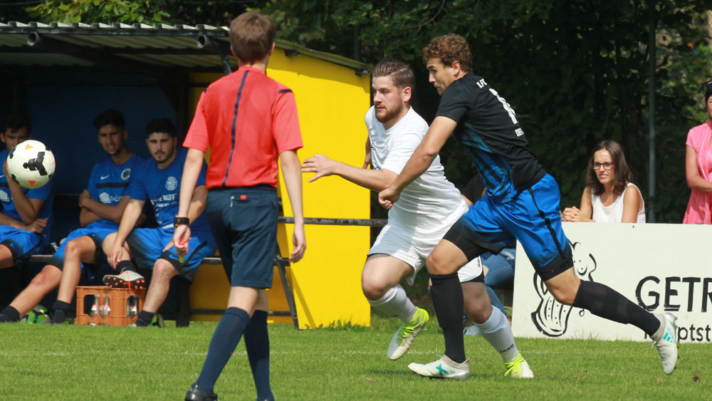 Szene aus dem Spiel zwischen dem TSV Langstadt und Germania Ober-Roden II. (Foto: Eyßen) KOL: Treffen der Ungeschlagenen