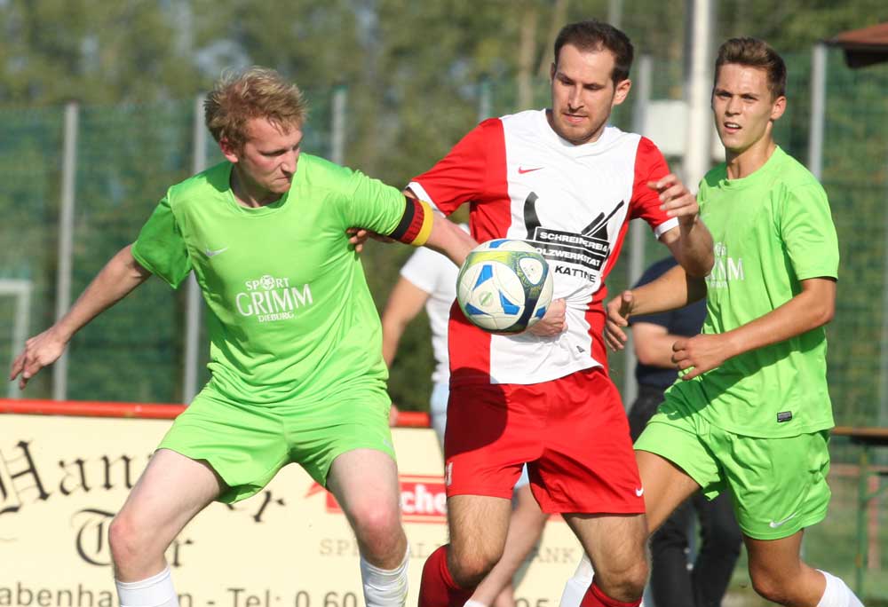 Adam Michalczenia (Mitte) war erneut sehr treffsicher. (Foto: Eyßen) Fünfer-Pack! Michalczenia nicht in den Griff bekommen
