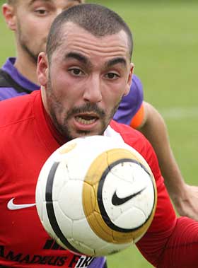 Aziz Bidou traf für die TS zum 1:1 in Neu-Isenburg. TS remis / Viktoria mit viel Pech