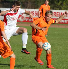 Eppertshausens Kim Nowak (links) traf beim 7:1 gegen Niedernhausen doppelt, Tobias Catta erzielte sogar drei Tore. Klein-Zimmern nach 0:3 noch 3:3