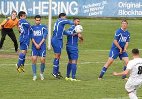 1:0 für die Hassia gegen Babenhausen: Mirko Trninic trifft per Freistoß. Schnitzer: 270 Tore in 350 Hassia-Spielen