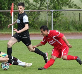 Kurosh Heidari hat beim FV Eppertshausen das Traineramt übernommen. Spitzentrio siegt / Trainerwechsel in Eppertshausen