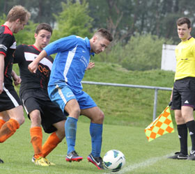 Jonas Herberg war am Samstag Schiedsrichter-Assistent beim Hessenliga-Spitzenspiel zwischen Jügesheim und Baunatal (1:0), am Sonntag traf er für Klein-Zimmern gegen Reinheim. Hassia ist vorne / Kantersieg für Sickenhofen
