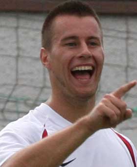 Steve Ollesch (Archivbild) traf für Semd viermal in Ober-Klingen. Spitzenreiter kassiert in der Nachspielzeit das 3:3