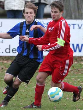 Schaafheims Simon Kreher (rechts) traf vierfach. 9 Tore beim Romero-Abschied / Hassia Zweiter