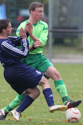 Andre Wilz (rechts) siegte mit Viktoria Dieburg 4:1 gegen die TS Ober-Roden II. Altheim überrascht die Portugiesen