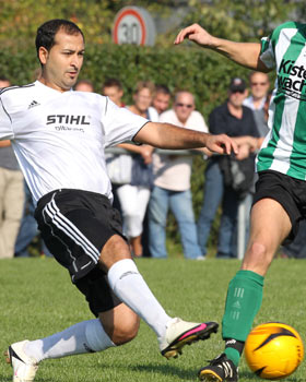 Hassan Zeyrek traf für Groß-Zimmern gegen Groß-Umstadt zum 2:0. Portugiesen treffen in der Nachspielzeit