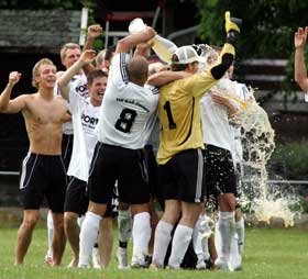 Am 26. Mai 2007 (Meisterschaft in der A-Liga Dieburg) fand letztmals eine Aufstiegsfeier beim FSV Groß-Zimmern statt. Am kommenden Sonntag könnte es wieder soweit sein. Titelentscheidung auf Sonntag vertagt