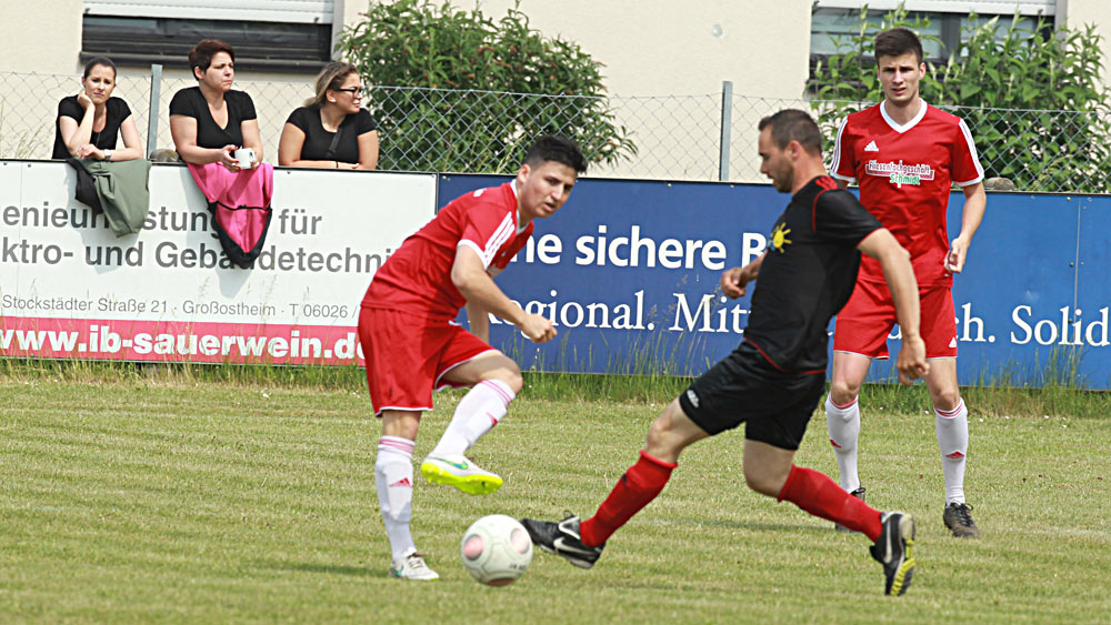 Spielszenen aus der ersten Hälfte.