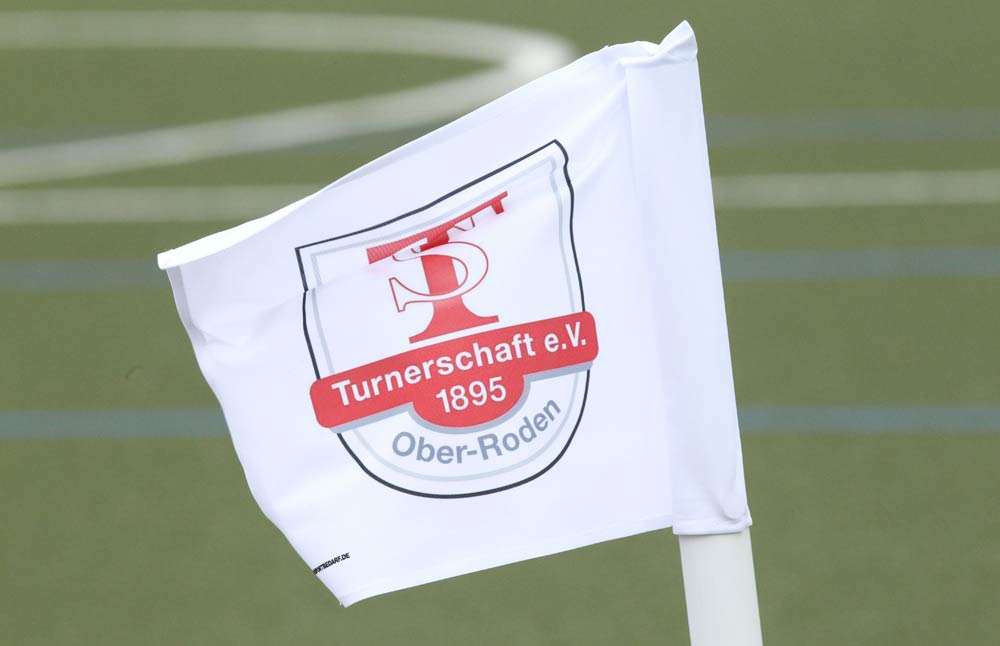Die TS-Fahne weht weiter in der Verbandsliga. (Foto: Eyßen) TS kommt trotz Totalausfall mit blauem Auge davon