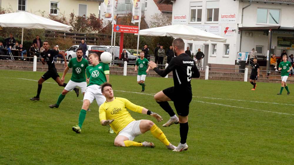 Nach Angriff auf Spieler geht Münster vom Platz / FVE wieder Erster